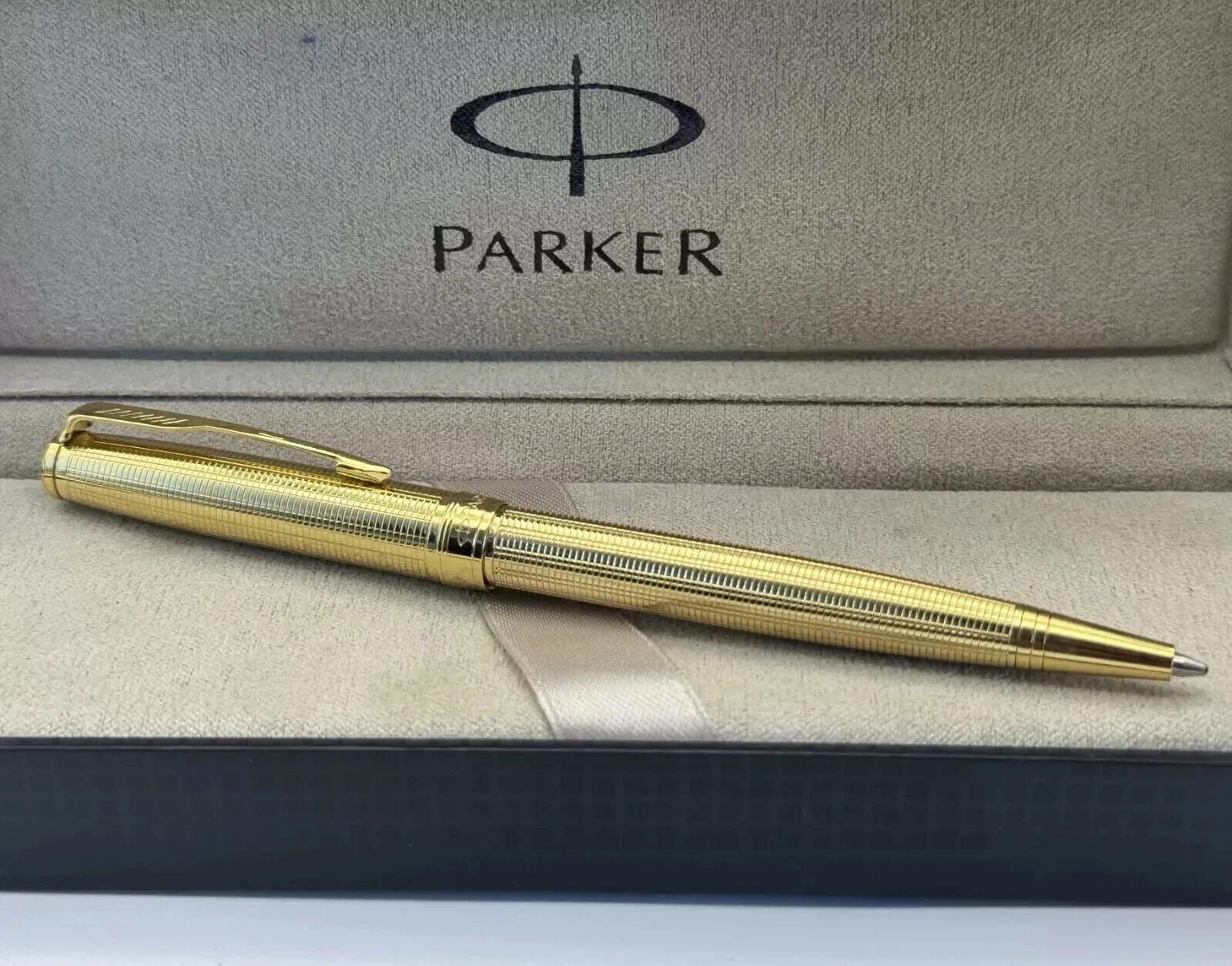 Parker Sonnet Series Ballpoint Pen Gold Circle Gold Clip Fine Nib Blue Ink