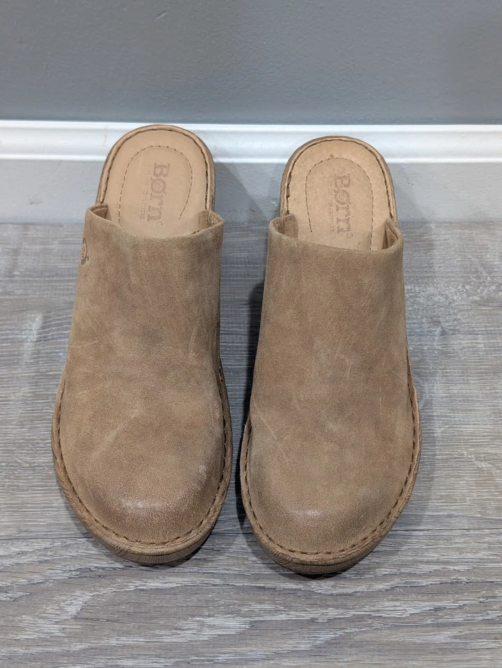 Tamancos Born femininos tamanho 7M camurça mula plataforma conforto cunha cor bronzeada salto aberto - Imagem 2 de 4