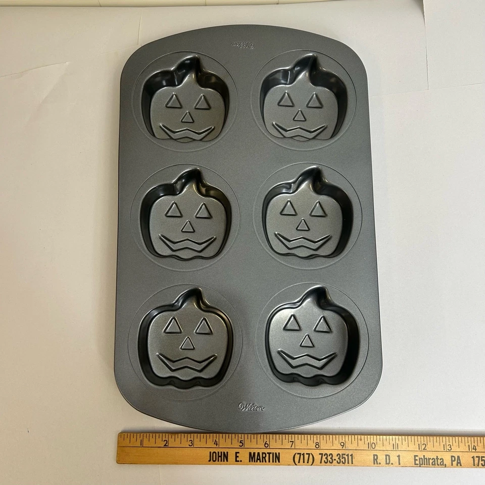 Hoja de sartén de calabaza de metal grueso Wilton Halloween Jack o linterna hornear pastel de gelatina Foto 3 de 4