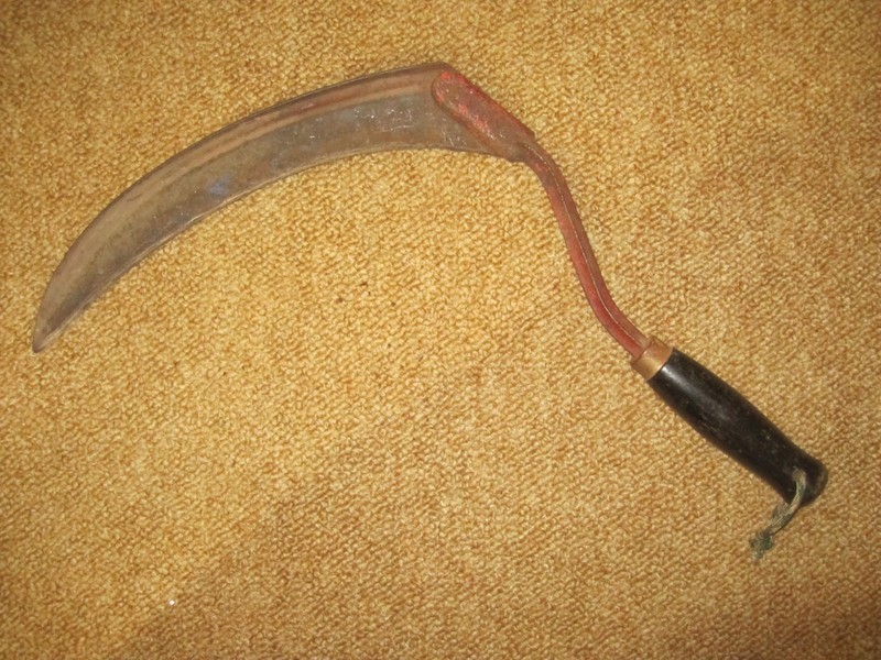 VTG ANTIQUE HAND SICKLE W WOOD HANDLE FARM TOOL HOME DECOR GARDEN SCYTHE KNIFE