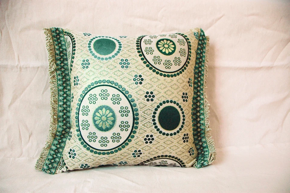 Fundas de Almohada Brocado Hechas en Marruecos - Círculos Tonos de Verde - 21" x 16.5" Foto 4 de 4