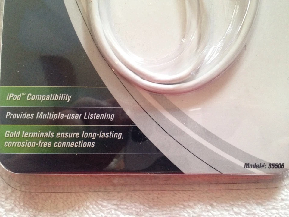 (4) Cables To Go Apple Compatible Headphone Splitters, White, 3.5mm, Quantity 4 - Image 4 of 4