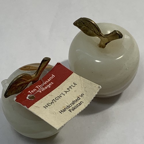 2 Stück Miniatur weißer Marmor Achat Apfel Figur goldfarben Blatt 1,75" Stein - Bild 6 von 11