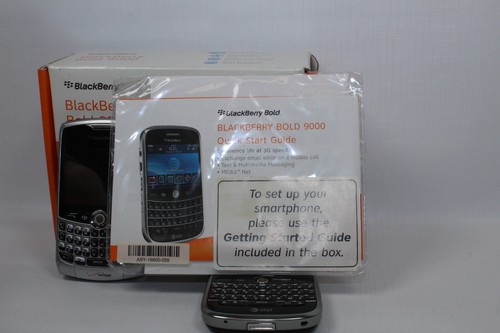 Téléphone portable BLACKBERRY 9000 & 8330 s'allume vendu en l'état pour pièces - Photo 3 sur 6