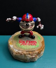 Ron Lee Warner Bro Tasmanian Taz Devil Six Flags NFL NCAA CFL Football Sculpture