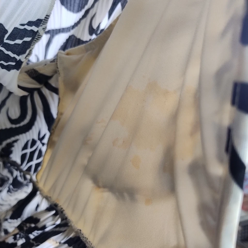 H&M Plissé Dress Womens XL Creme & Black V-Neckline Floral Pattern Casual - image 4 of 4