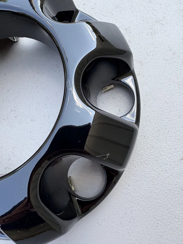 Tapa central delantera negra 8 3/8" Ford F-250, F-350 SRW OEM #KC3Z1130AA única Foto 3 de 4