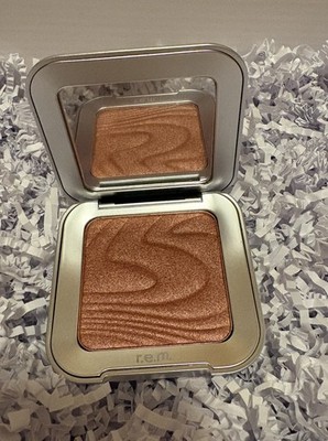 R.E.M Beauty Interstellar Highlighter Topper in Miss Jupiter (Ariana Grande)