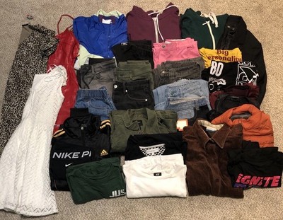 HUGE Mixed Clothes BULK LOT!  Tops, Bottoms + MORE! Women's/ Men Great Reseller
