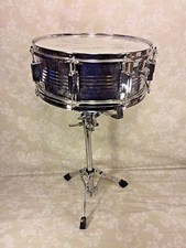 Caja de batería Groove de percusión y cabeza de soporte firmada por artistas musicales