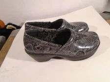 Bryar Nurse Mates Women’s  Pillowtop Gray Paisley Floral Clogs Shoes Sz 8.5!