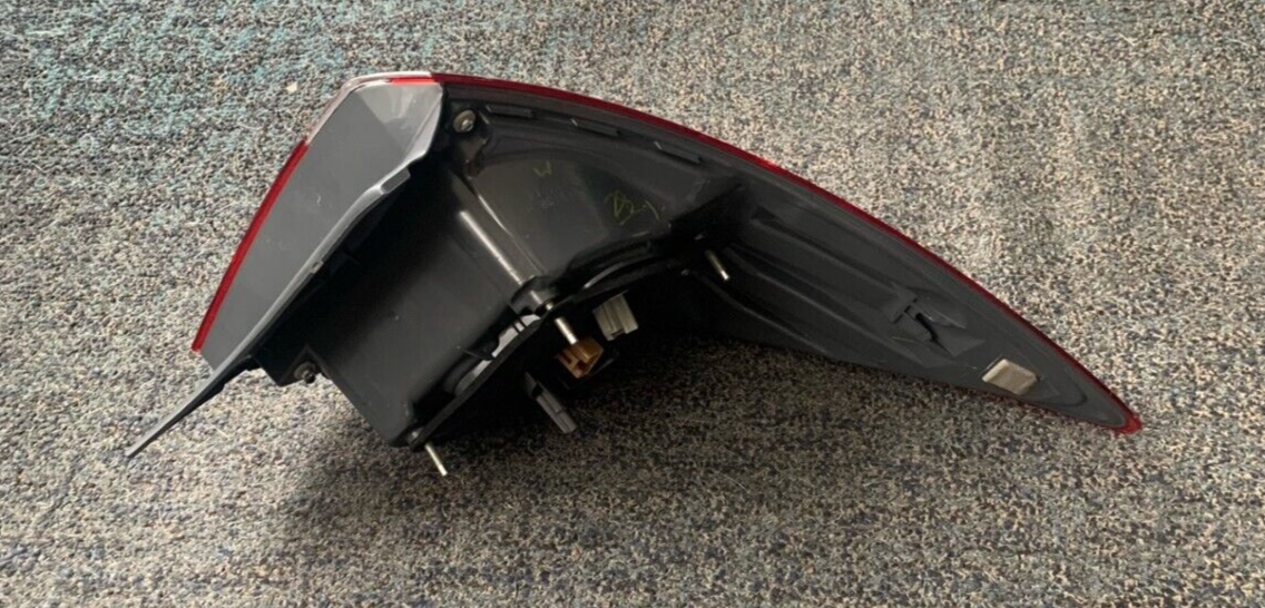 17-19 TOYOTA COROLLA LEFT SIDE OUTER TAIL LIGHT NFL 02-271 SAE