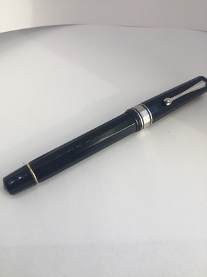 OMAS Old Style Milord Grey Colour 18k Gold nib F size FOUNTAIN PEN (002)