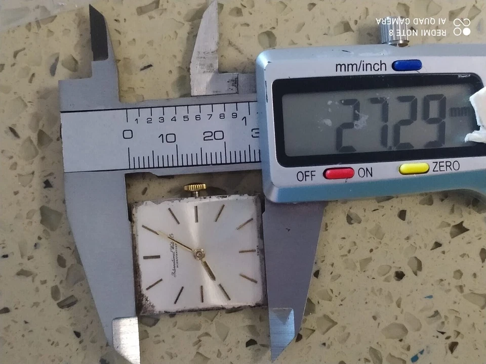 Movimiento IWC Schaffhausen Cal C.422 con esfera y corona y manecillas funcionando Foto 2 de 4