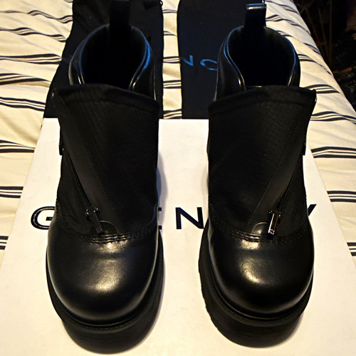 Givenchy Men’s Black Leather Zip Ankle Boots Round Toe Casual US 10 New