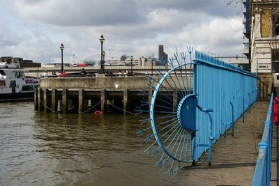 Foto A2 Geländer am Custom House Quay, London als ich entlang ging th c2010