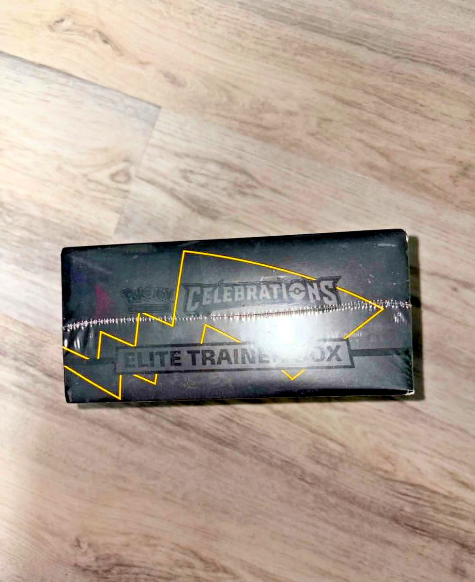 25th Celebrations Elite trainer box 海外版 Pokémon TCG: 25th Anniversary Celebrations Elite Trainer Box (2021