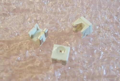 QTY (100) LYA67B-U2 OSRAM OPTO YELLOW HYPER SideLED 4mm Square SMD 594nm ROHS - Picture 1 of 4