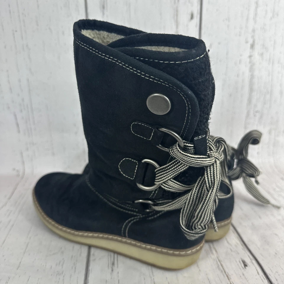 Bota de gamuza forrada de piel de oveja sintética White Mountain para mujer negra al aire libre Foto 4 de 4