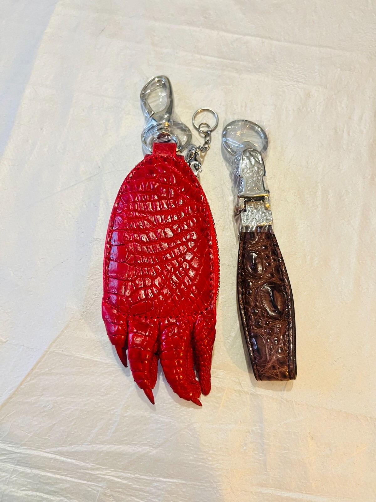 Hombres Regalo 2 x Cocodrilo Rojo Marrón Pie de Caimán Garra Llave Billetera Soporte Llavero