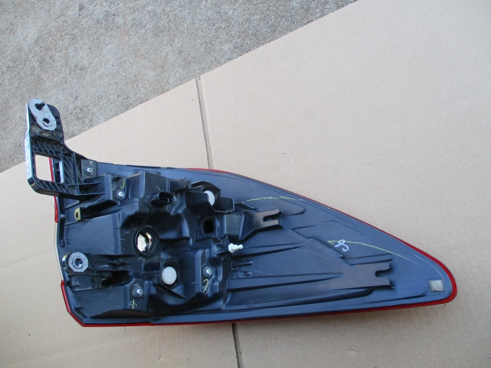 2015 2016 2017 2018 2019 SUBARU OUTBACK EXTERIOR DERECHA PASAJERO LUZ TRASERA OEM Foto 3 de 4