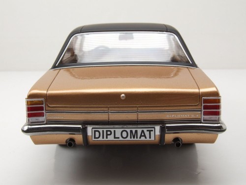 Opel Diplomat B 1972 beige metálico mate negro modelo coche 1:18 MCG - Imagen 7 de 9