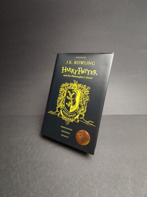 Harry Potter and the Philosopher's Stone. Hufflepuff | sehr gut | 20 Years Harry
