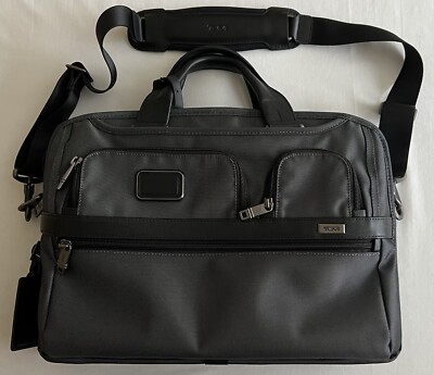 Hervorragende Tumi Alpha Aktentasche für 15'' Laptop etc., grau, unbenutzt, Bonus Powerbank