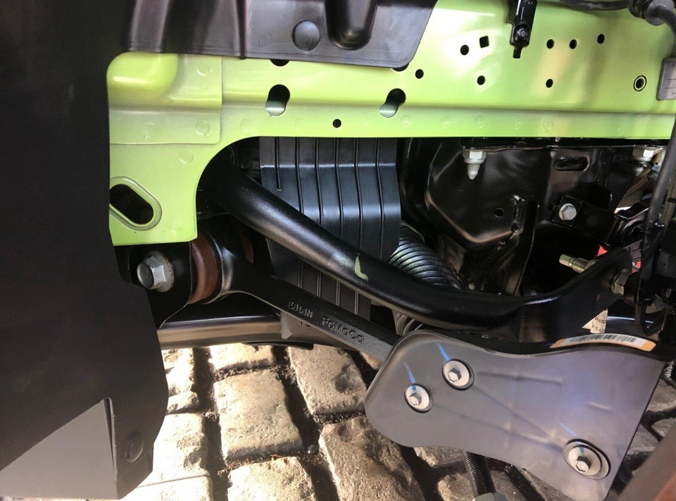 Protector contra salpicaduras genuino Ford Performance Mustang GT 5.0 2015-20 GR3B10317AC Foto 4 de 4