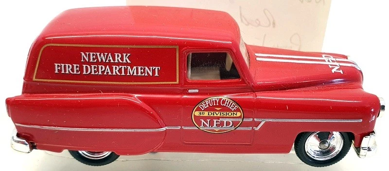 Corgi 9cm Long Fire Truck CS90014 - Pontiac Van Fire Support - Image 3 of 4