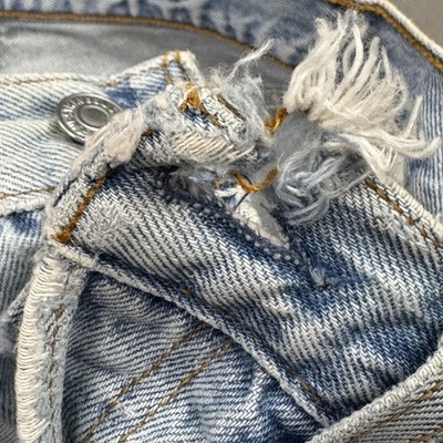 Vintage Levis 501 Jeans Mens 30x32 Blue 90s Made USA Thrashed