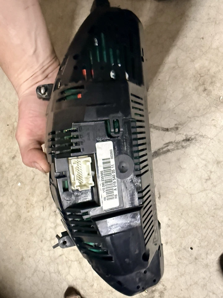 Cuadro de instrumentos Mercedes-Benz CLS500 2006 velocímetro medidores 128 k millas fabricante de equipos originales Foto 2 de 2