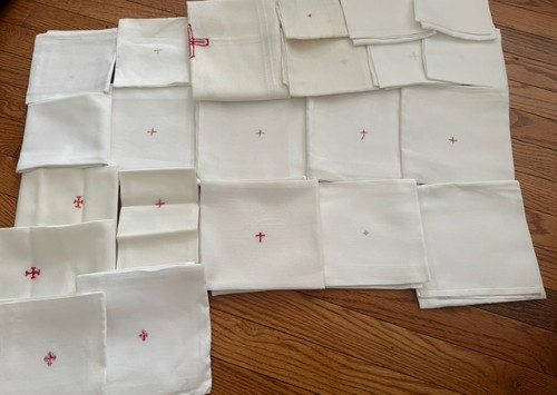 * LOT OF 22 MIXED EMBROIDERED IVORY CHURCH LINENS