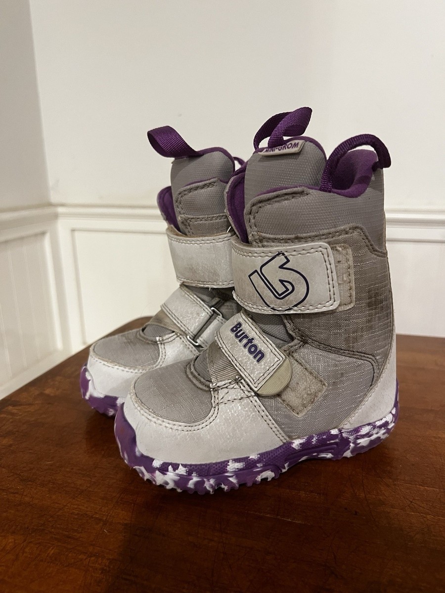 burton kids snowboard boot sizing Kids' Smalls Step On Boots - Black Grow system features a removable footbed and a secondary integrated footbed to expand boots one full size without compromising cushioning or support Burton Moto Kids Snowboard Boots