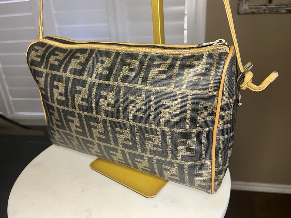 Bandolera FENDI Zucca FF Monograma Años 80 De Colección Hecha en Italia Cuero Negro Int Foto 4 de 4