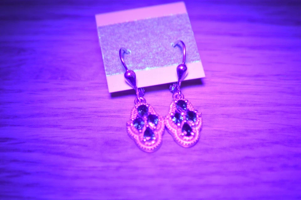 Brincos solitário granada mudança de cor 1,42 ct platina sobre prata 925 alavanca - Imagem 2 de 4