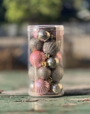 HOLIDAY TIME 20 Mini Shatterproof Ornaments