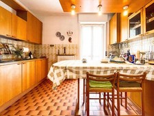 cucina completa usata ma tenuta in ottimo stato, color miele, marca Snaidero