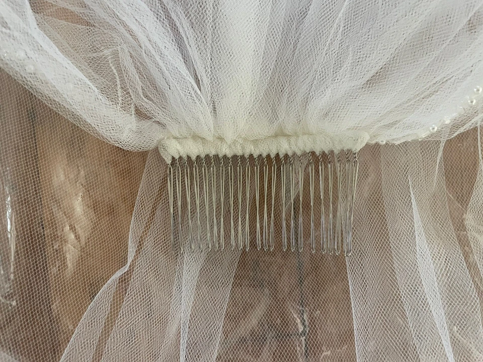 Velo de novia DAVID'S BRIDAL blanco de un solo nivel de nailon tul borde con cuentas con peine Foto 3 de 3