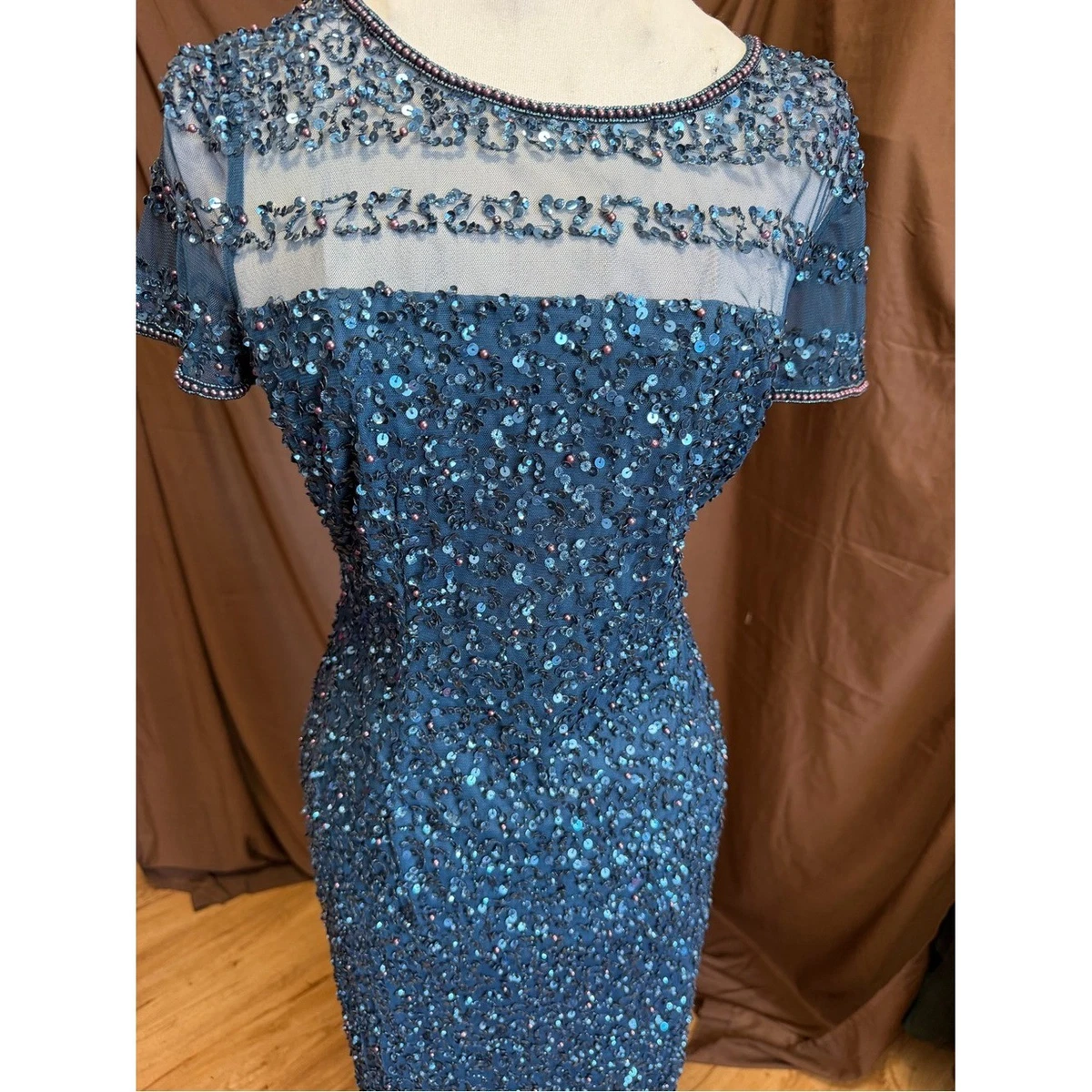 Maxi Vestido Adrianna Papell Azul Lentejuelas Cuentas Malla Ilusión Cuello Alto 6