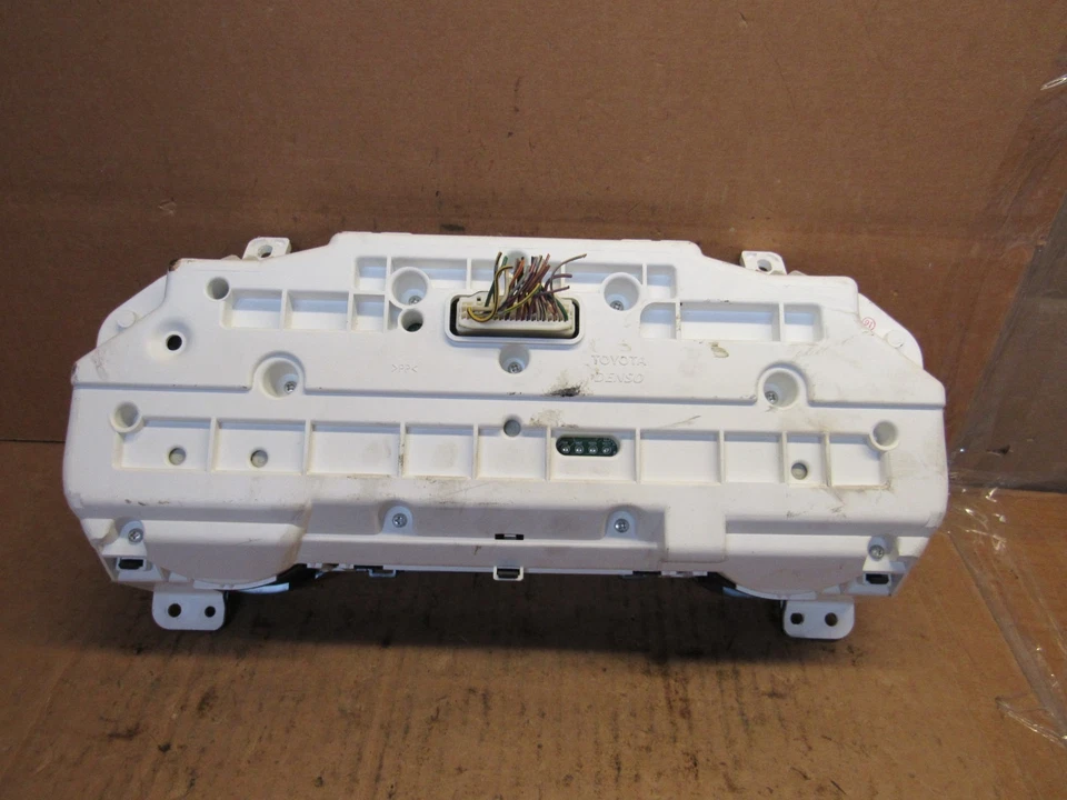 2004 2005 2006 2007 Toyota Sienna Speedometer Gauge Cluster OEM unk miles - Image 2 of 4