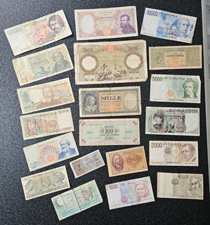 ITALIE ITALIA LOT DE 20 BILLETS DIFFERENTS ITALIE. REF:R4.