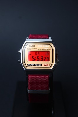 Casio A158WEA-9EF Uhr mit rotem Bildschirm dunkelrot Nato Armband Gshock Casioak