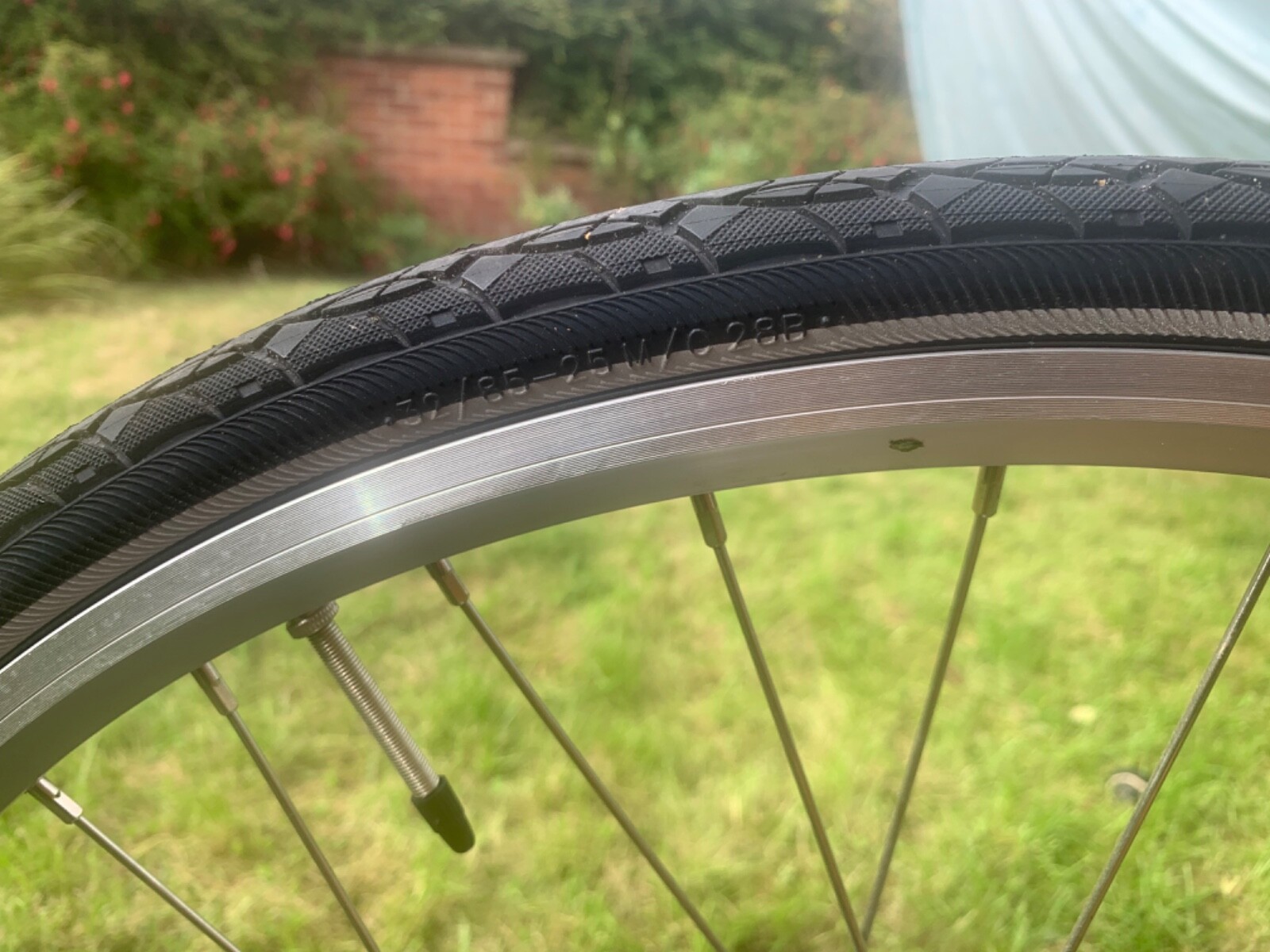 Swytch Kit 700 Wheel + Hub + Only 36V 250w EBike with 28 Inch Kenda