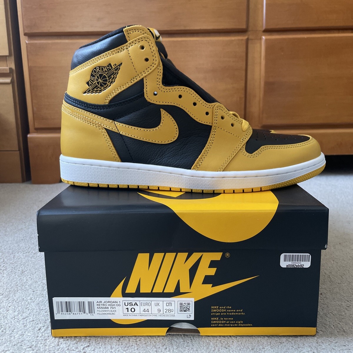 Size 10‎ Nike Air Jordan 1 Retro OG High Pollen Mens Yellow Sneakers 555088-701 Nike Air Jordan 1 Retro High OG Pollen Black Yellow Shoes  main image 4