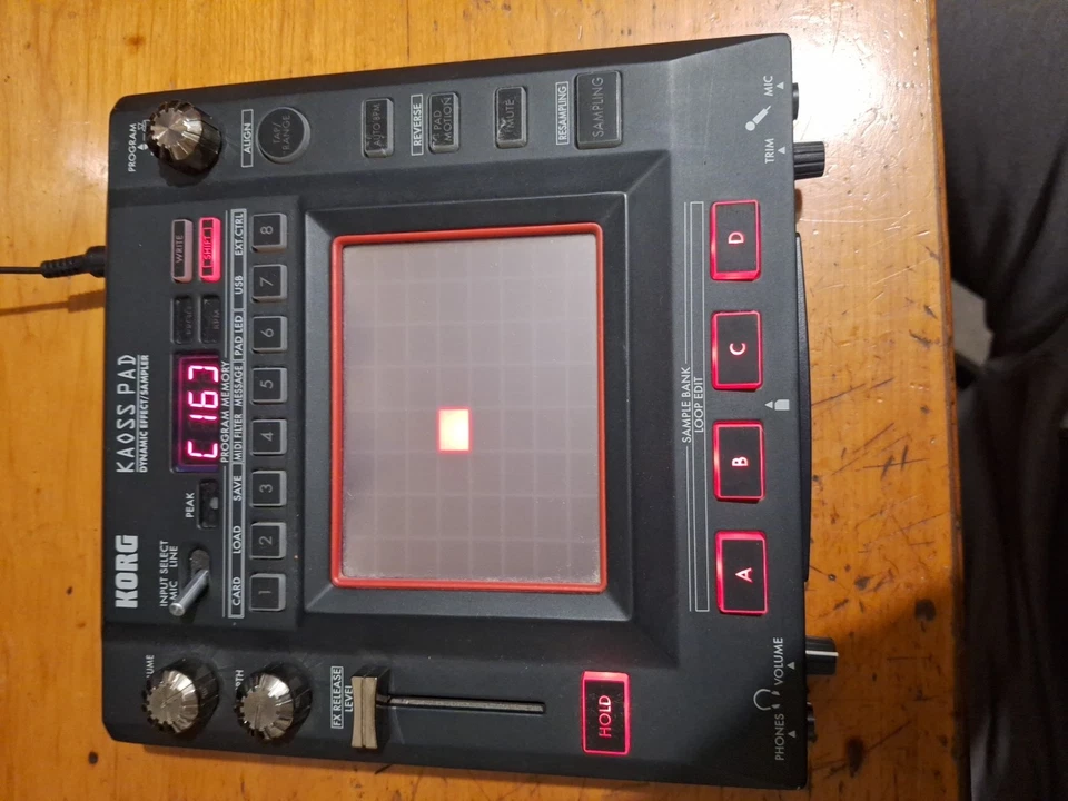 Korg Kaoss Pad KP3 Effektgerät Sampler mit Netzteil und Speicherkarte - Bild 2 von 4