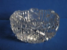 CUT GLASS DIAMOND & FAN MOTIF OPEN SALT CELLAR w/CROSSCUT CUT EXTENDING IN BASE