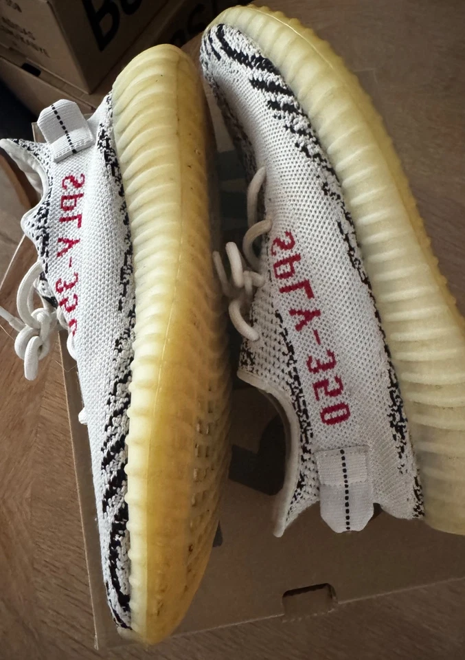 adidas Yeezy Boost 350 V2 Zebra Size 8, photo 2 of 5