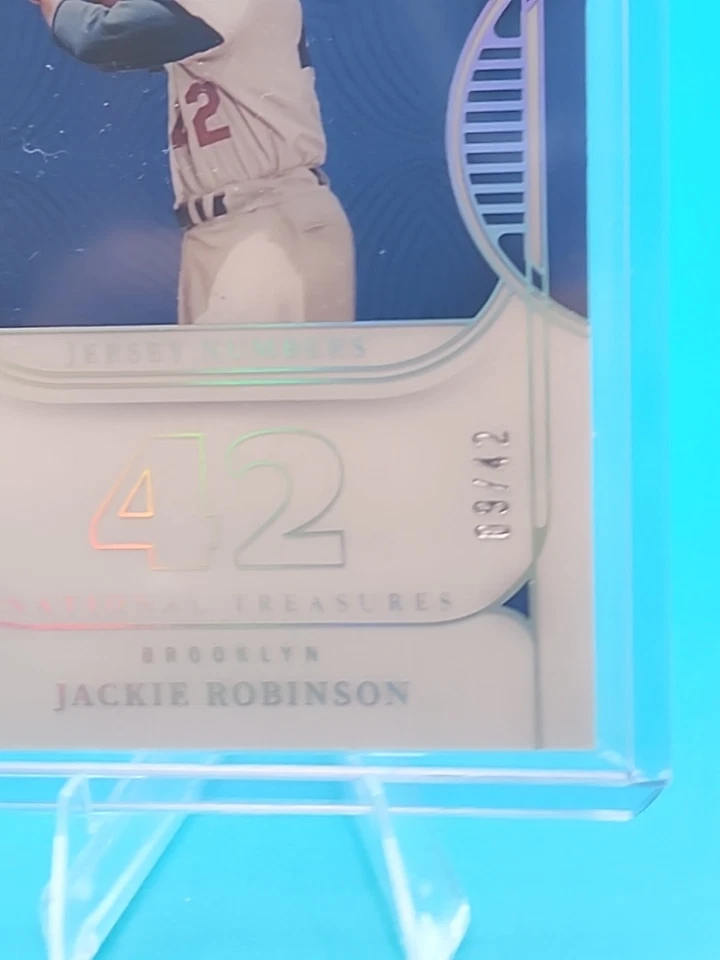 2023 Panini National Treasures Джеки Робинсон 09/42 Treasured Jersey номер - Изображение 4 из 4