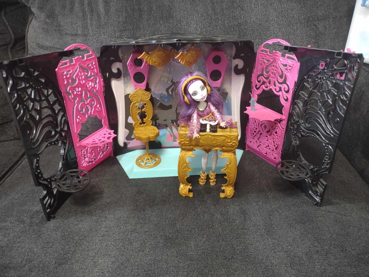 Monster High Spectra Vondergeist Doll 13 Wishes Party Lounge